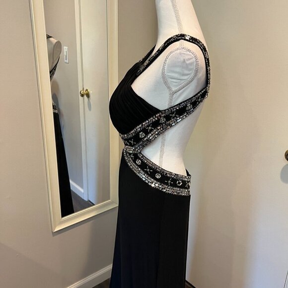 Betsy & Adam Black Sequined Front cross Cut Out Gown, Size 10 - Picture 8 of 16